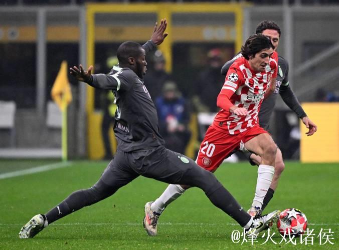 欧冠资格赛：费内巴切5-2力克费耶诺德 总比分6-4艰难挺进下一轮